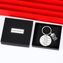 Load image into Gallery viewer, 2022 Graduation Gifts Keychain for Him Her Class of 2022 Inspirational Gift for Women Men Boys Teen Girl High School College Son Daughter from Mom Dad Best Friend Senior 2022 Grads Birthday Christmas