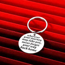 Load image into Gallery viewer, Class of 2022 Graduation Gifts Keychain for Her Him High School College Boys Girls Seniors Gifts for Teen Student Grads Masters Nursing Women Men Best Friend from Mom Dad Birthday Christmas