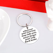 Load image into Gallery viewer, Class of 2022 Graduation Gifts Keychain for Her Him High School College Boys Girls Seniors Gifts for Teen Student Grads Masters Nursing Women Men Best Friend from Mom Dad Birthday Christmas