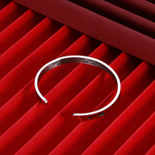 Load image into Gallery viewer, To Daughter Gift from Dad Mom Inspirational Bracelets Birthday for Her Girls Women Stepdaughter Daughter In Law Graduation Stocking Stuffers whenever you feel overwhelmed Valentines Day
